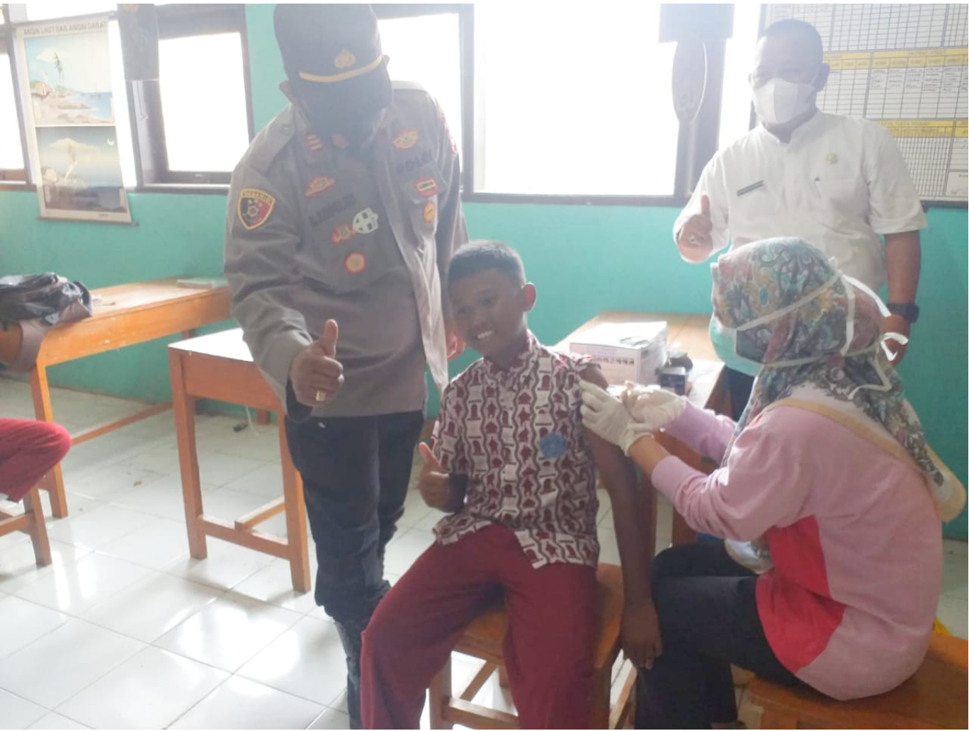 Siswa/I SDN 2 dan SDN 4 Bayah Barat, Ikuti Vaksinasi Anak 6-11 Tahun Polsek Bayah Polres Lebak Bersama UPT Rawat Inap Bayah